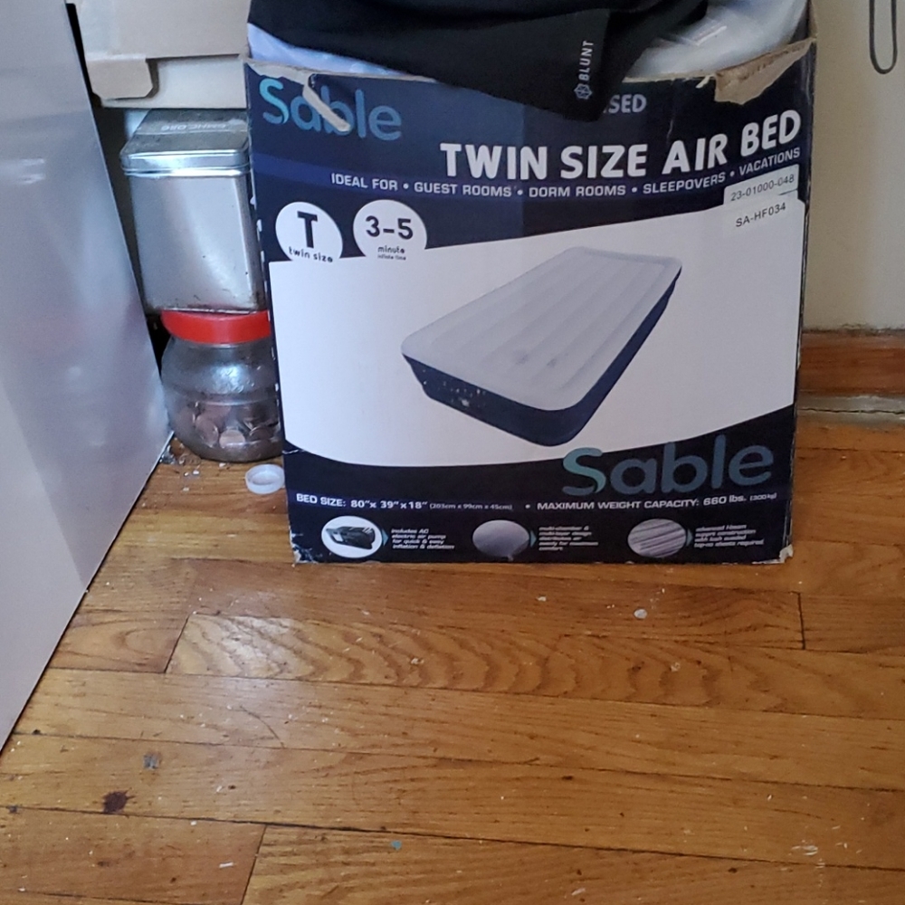 Twin size air bed